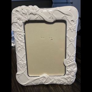 Lenox 5x7 ivory ceramic picture frame w pearl details